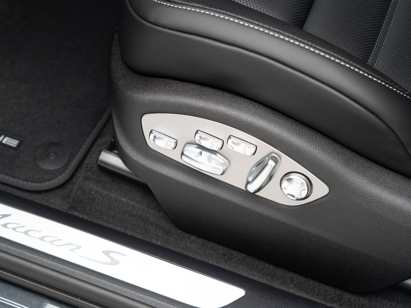New 2026 Porsche Macan S AWD/4WD image 16