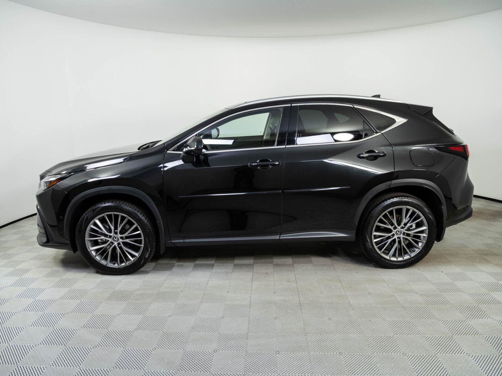 Used 2024 Lexus NX 350h AWD w/ Vision Package image 2