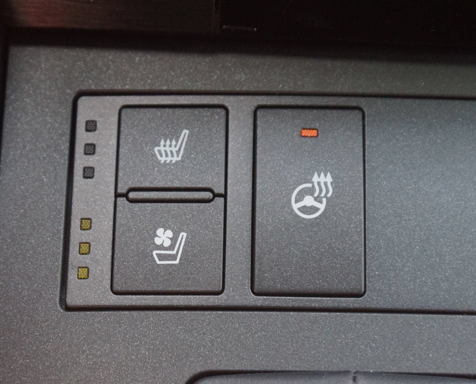Used 2025 Lexus IS 500 w/ Accessory Package 2 RWD image 9