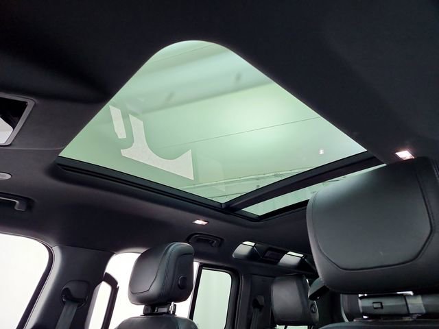 Used 2023 Land Rover Defender 110 image 22