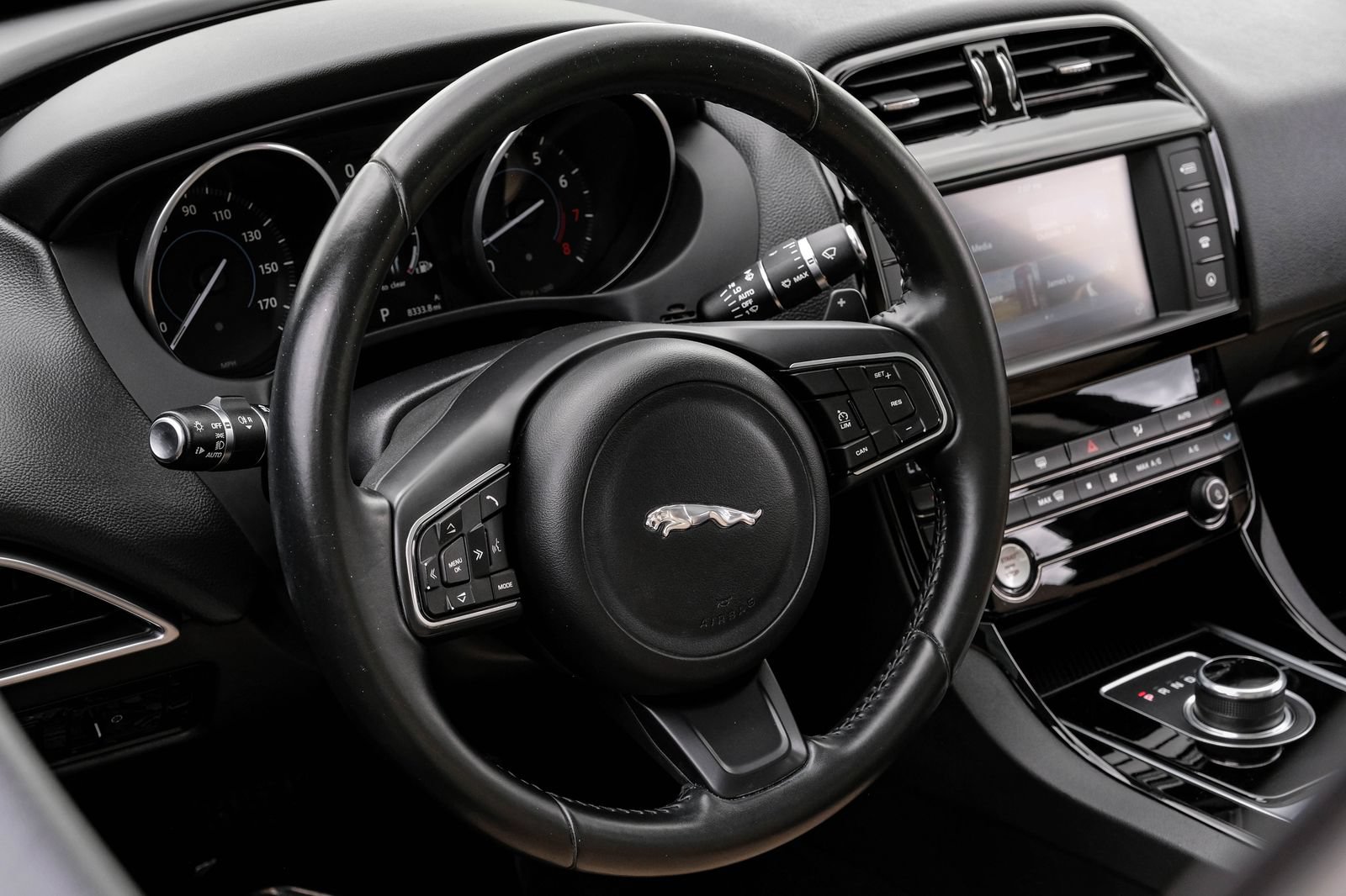 Used 2017 Jaguar XE RWD image 14
