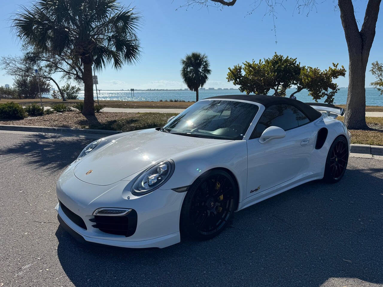 Used 2015 Porsche 911 Turbo S AWD/4WD image 27