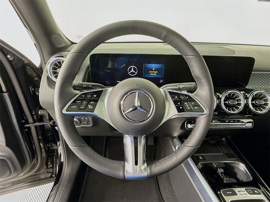 Used 2025 Mercedes-Benz GLB 250 4MATIC image 12