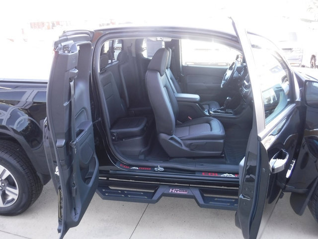Used 2021 Chevrolet Colorado Z71 w/ Z71 Midnight Edition AWD/4WD image 4