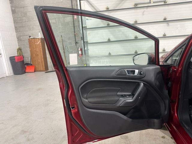 Used 2014 Ford Fiesta SE image 11