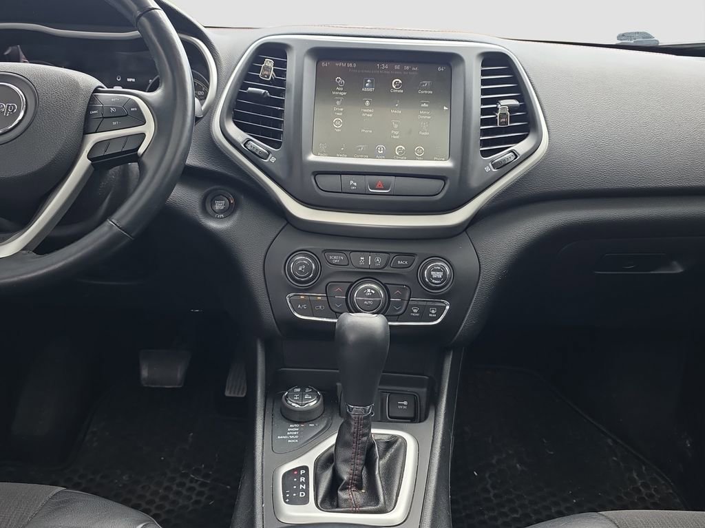 Used 2018 Jeep Cherokee Trailhawk w/ Comfort/Convenience Group AWD/4WD image 14