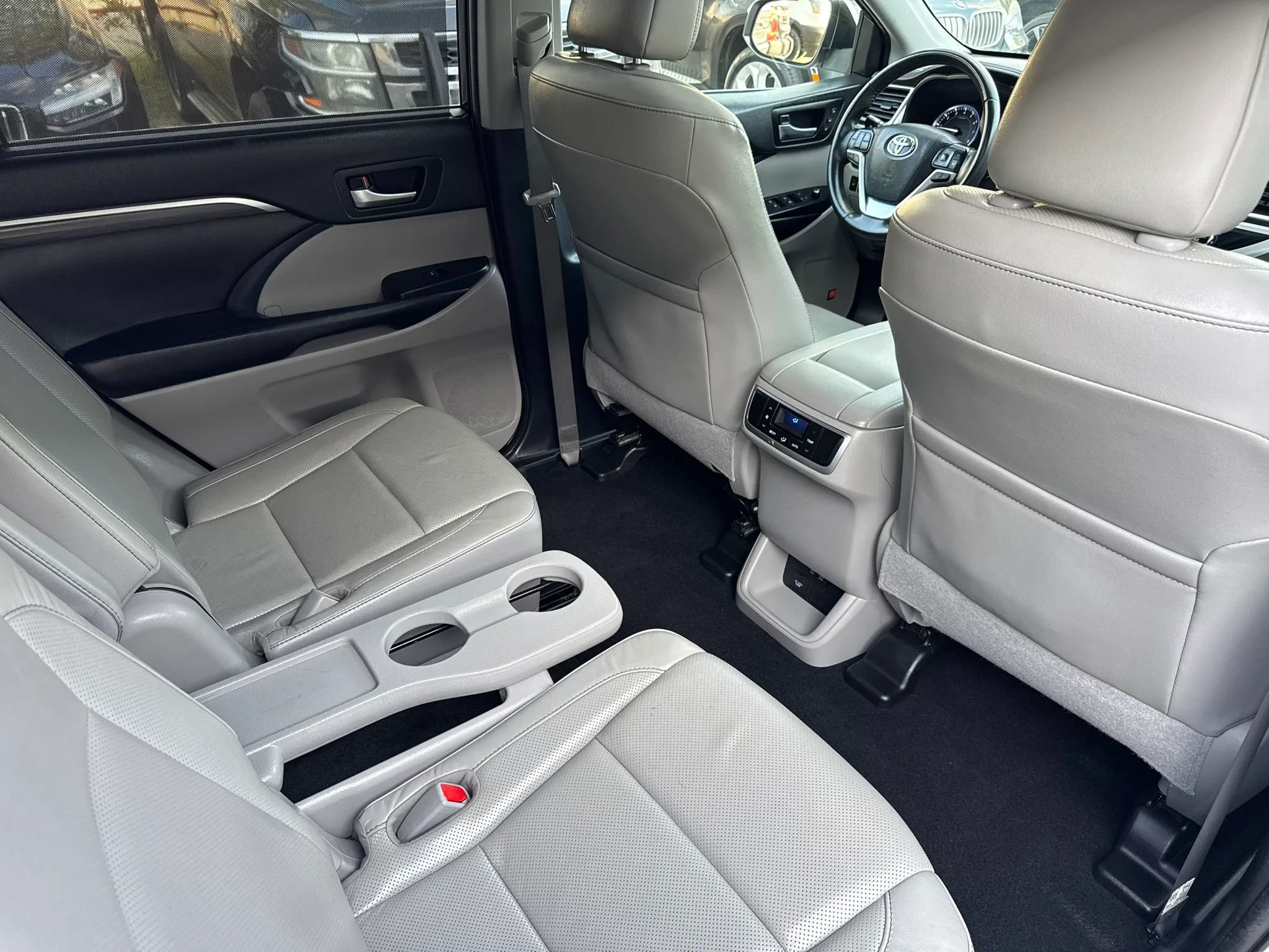 Used 2019 Toyota Highlander Limited FWD image 28