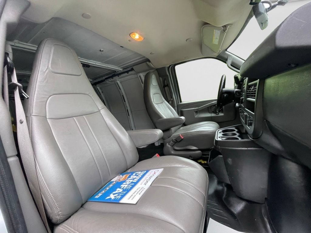 Used 2021 Chevrolet Express 3500 w/ Driver Convenience Package RWD image 11