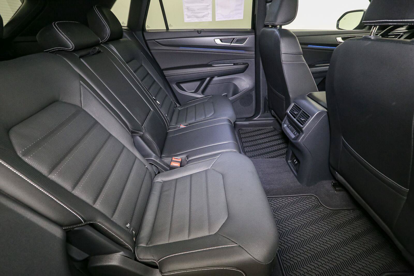 Certified 2026 Volkswagen Atlas Cross Sport SEL R-Line AWD/4WD image 25