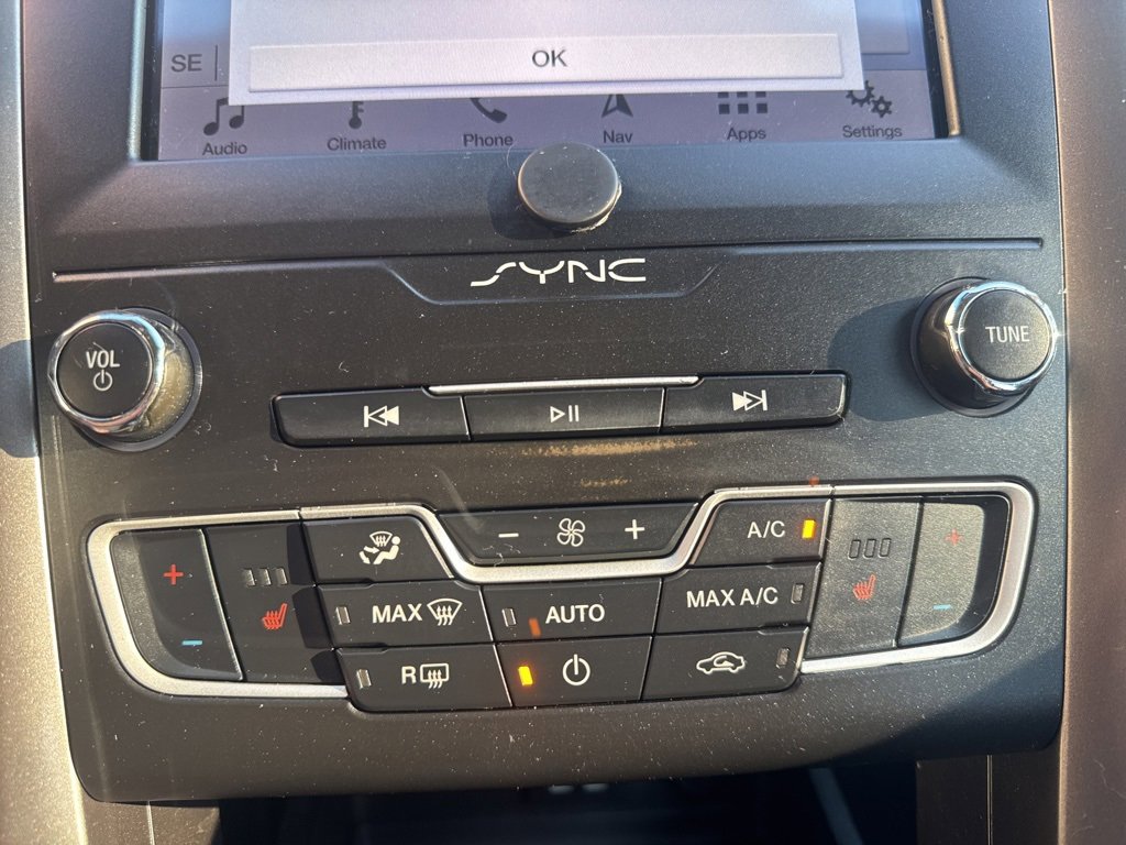 Used 2019 Ford Fusion SEL image 21