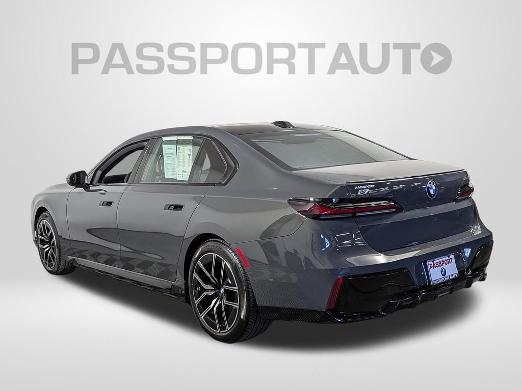 Used 2026 BMW i7 eDrive50 w/ Executive Package RWD image 3