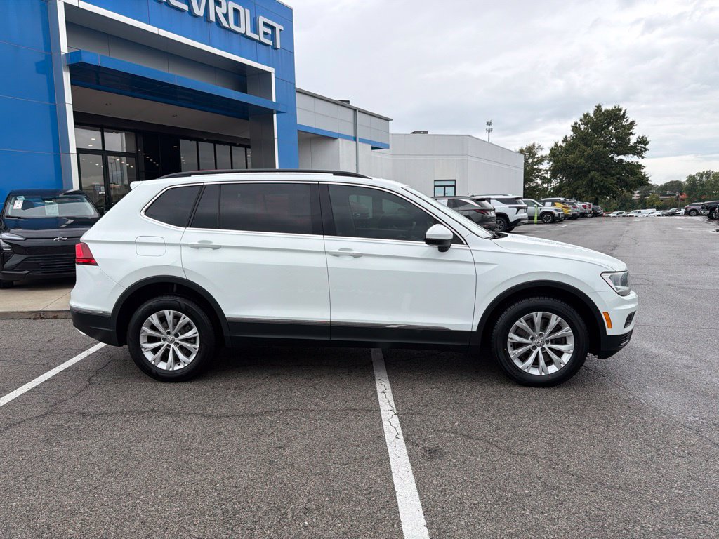 Used 2018 Volkswagen Tiguan SE w/ 3rd Row Seat Package AWD/4WD image 2
