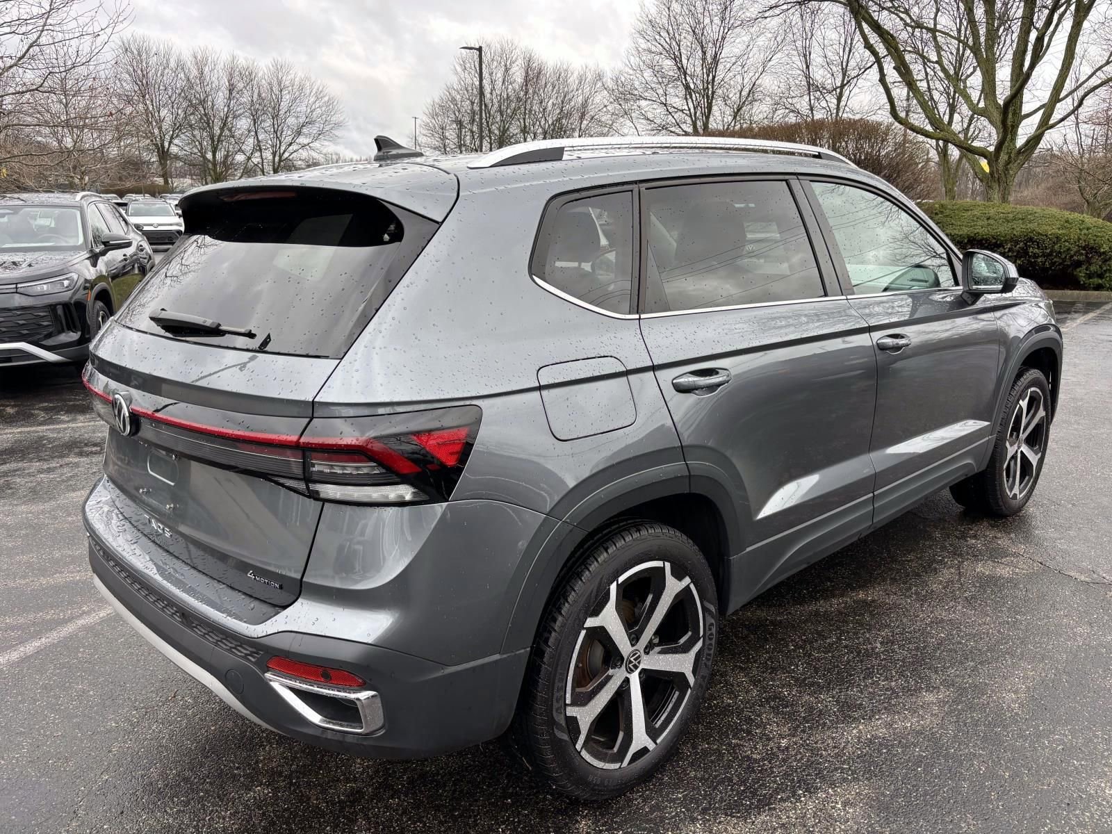 Used 2025 Volkswagen Taos SEL image 5