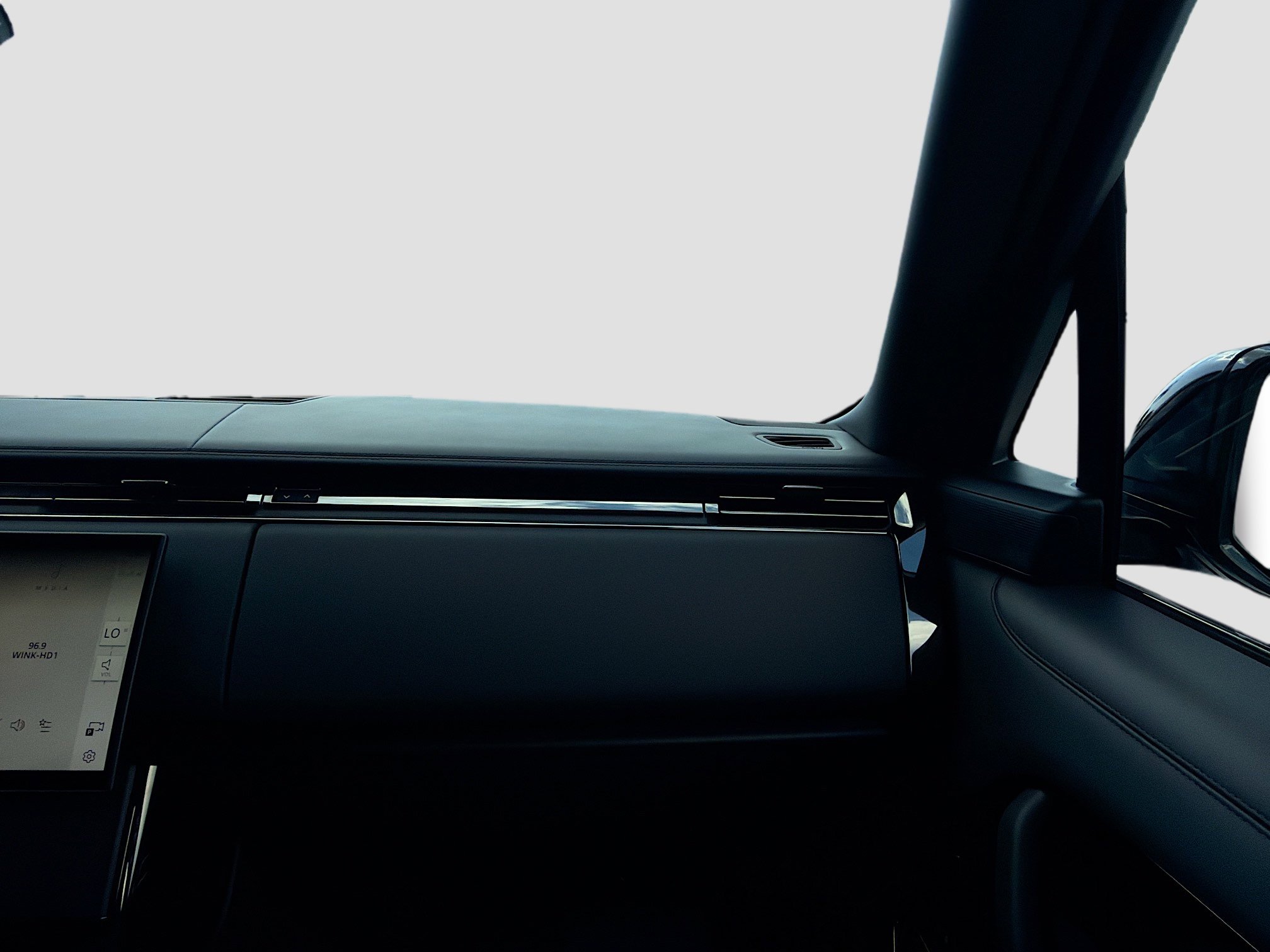 New 2026 Land Rover Range Rover Long Wheel Base SV image 18