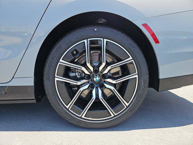 New 2025 BMW 750e xDrive w/ Premium Package image 34