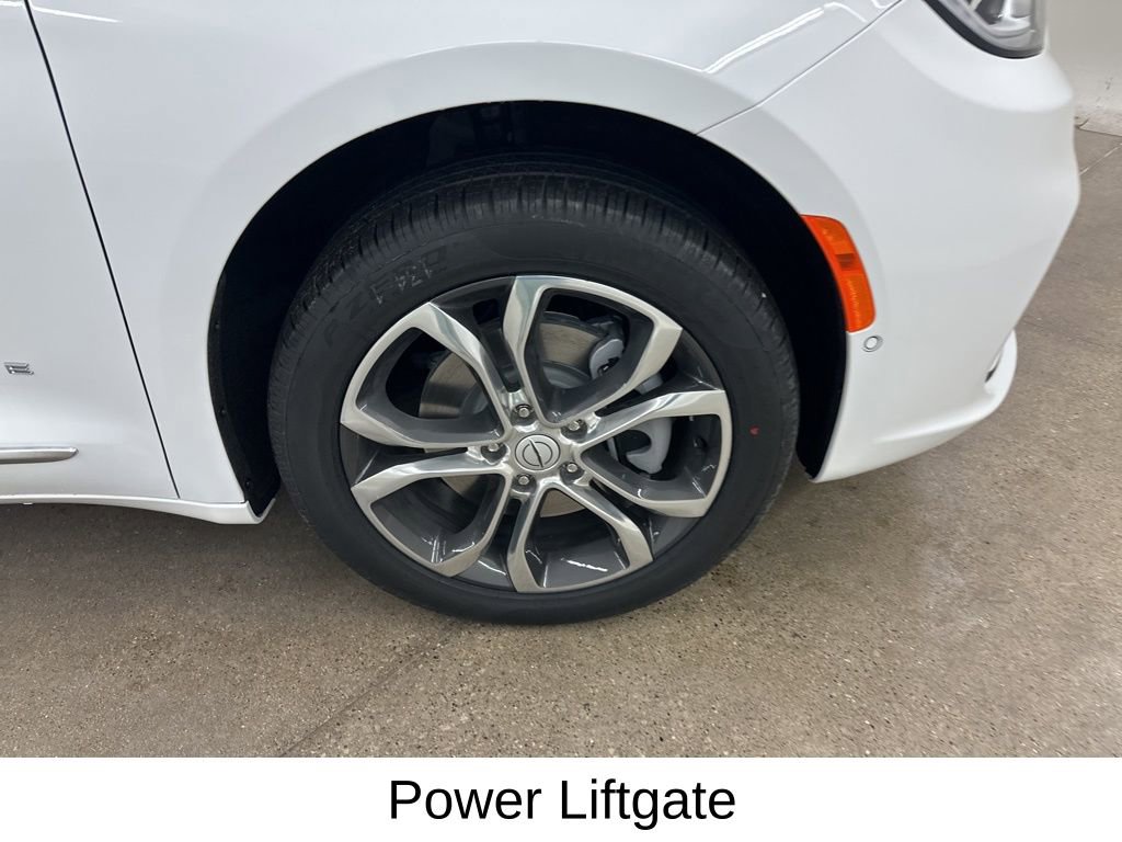 New 2026 Chrysler Pacifica Pinnacle image 13