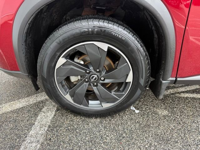 Used 2024 Nissan Rogue SV w/ SV Premium Package image 14