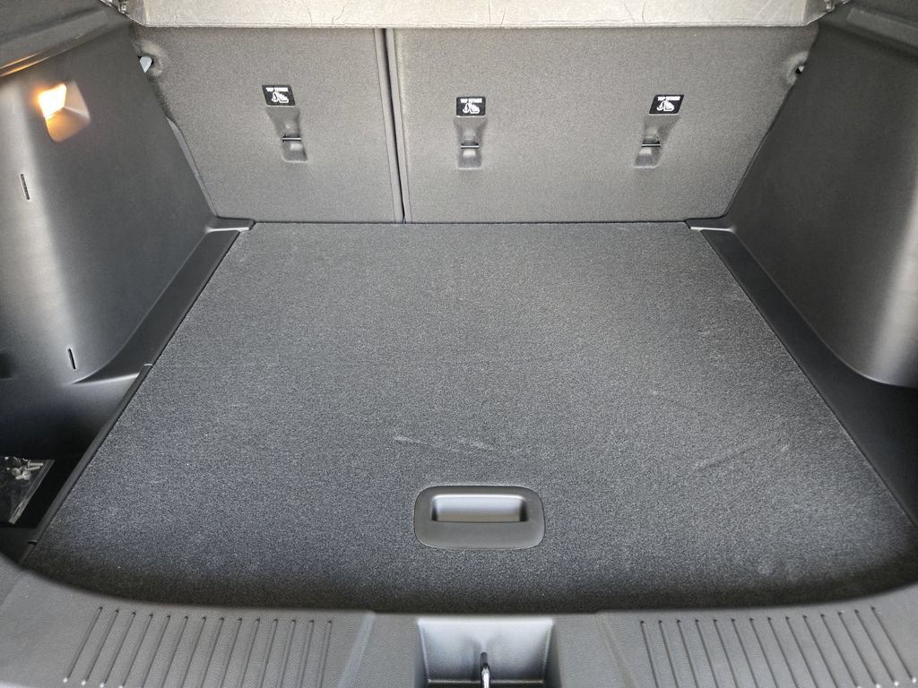 New 2026 Chevrolet Trax RS w/ Sunroof Package FWD image 37