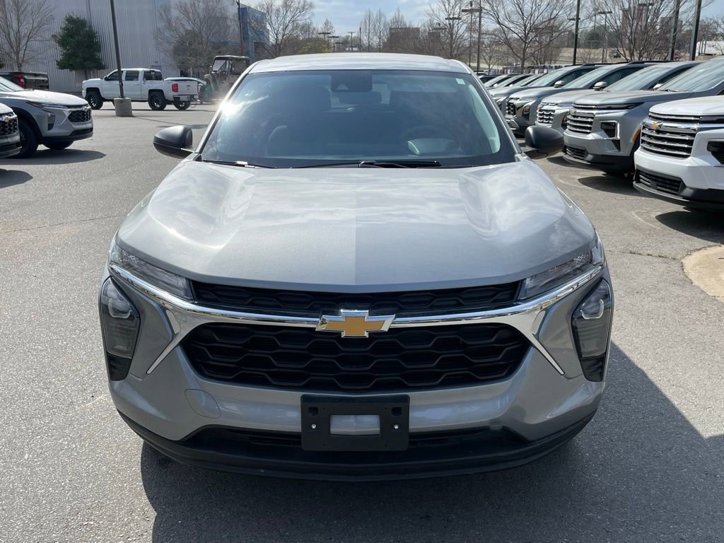 Used 2025 Chevrolet Trax LS image 2