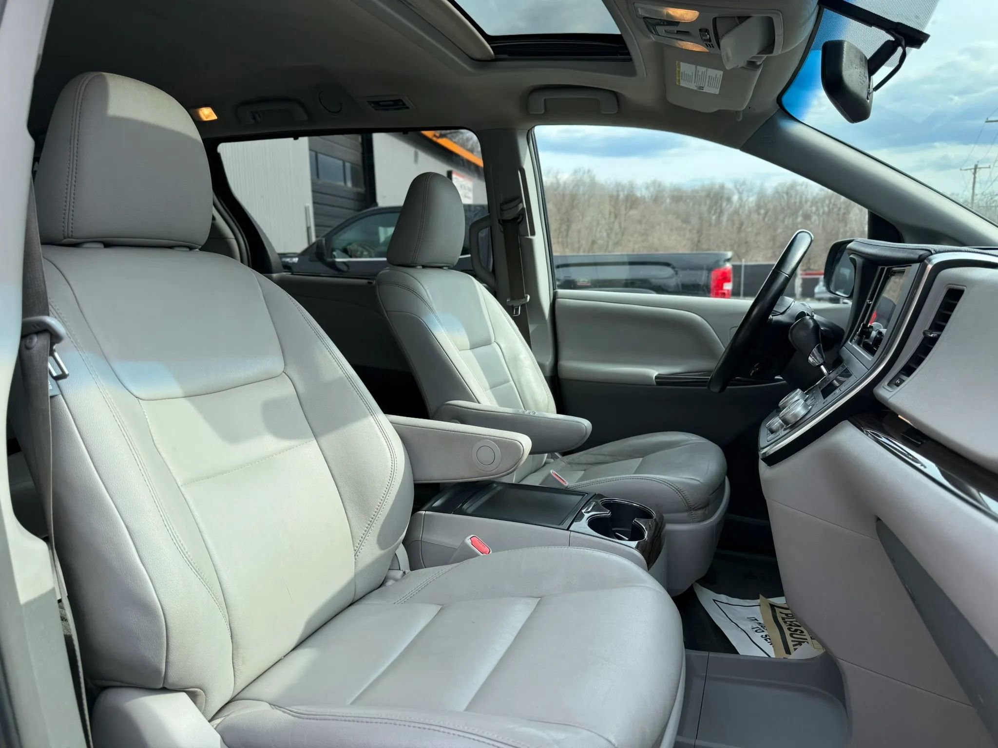 Used 2015 Toyota Sienna XLE w/ XLE Navigation Package AWD/4WD image 27