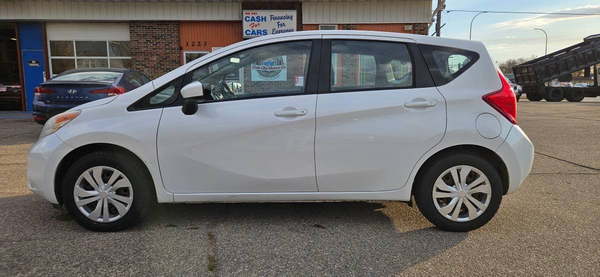 Used 2015 Nissan Versa Note SV FWD image 1
