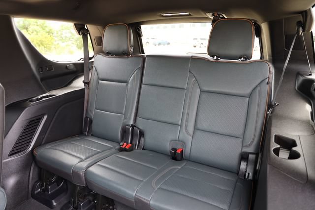 Used 2025 GMC Yukon AT4 AWD/4WD image 14