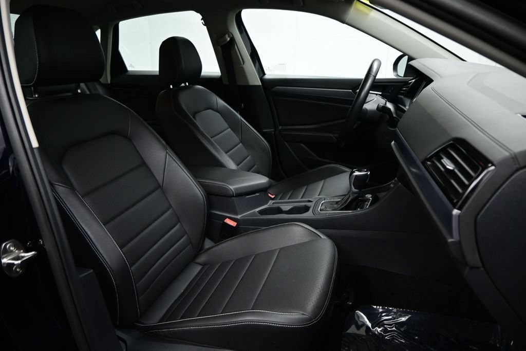 Used 2024 Volkswagen Jetta SE FWD image 13