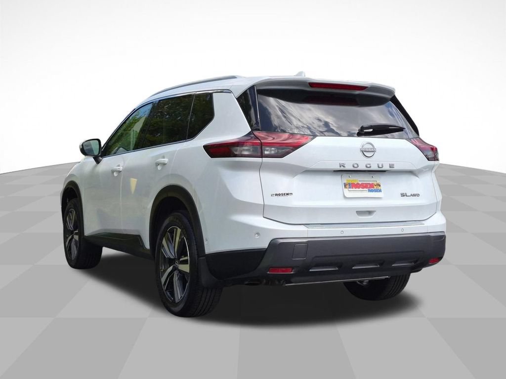 Used 2025 Nissan Rogue SL AWD/4WD image 5