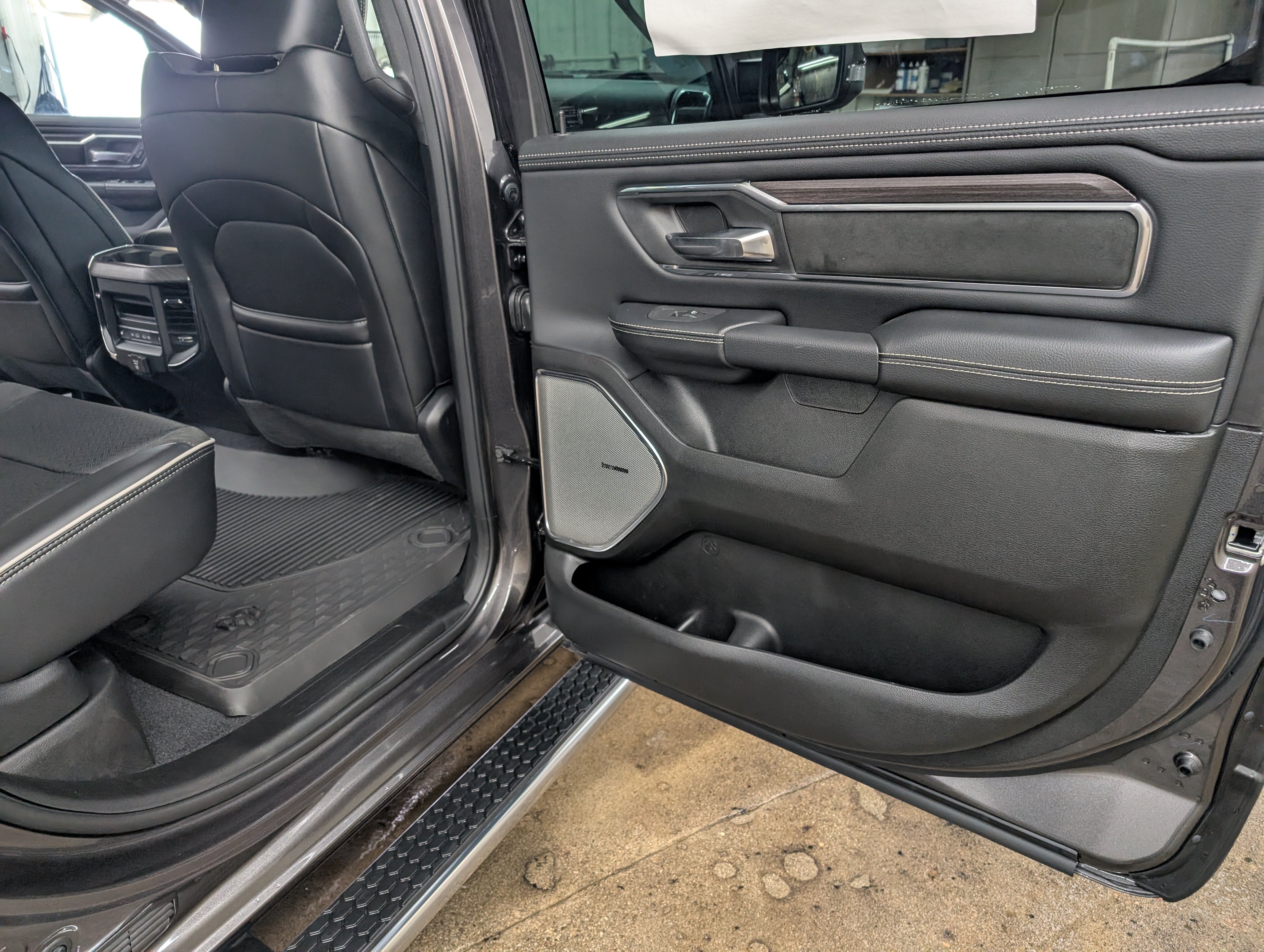 New 2026 RAM 1500 Laramie AWD/4WD image 10