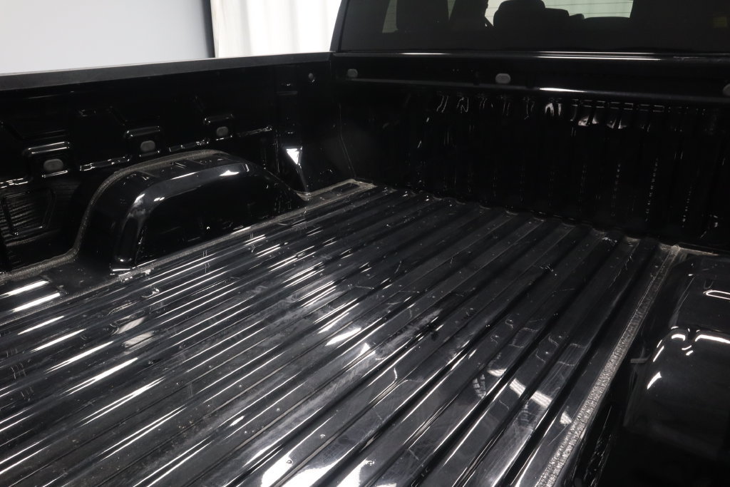Used 2025 Chevrolet Silverado 1500 LT AWD/4WD image 10