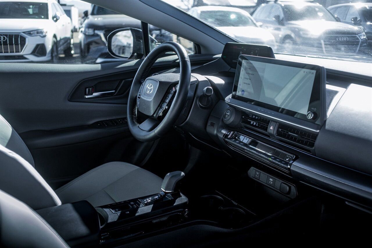 Used 2024 Toyota Prius XLE image 40