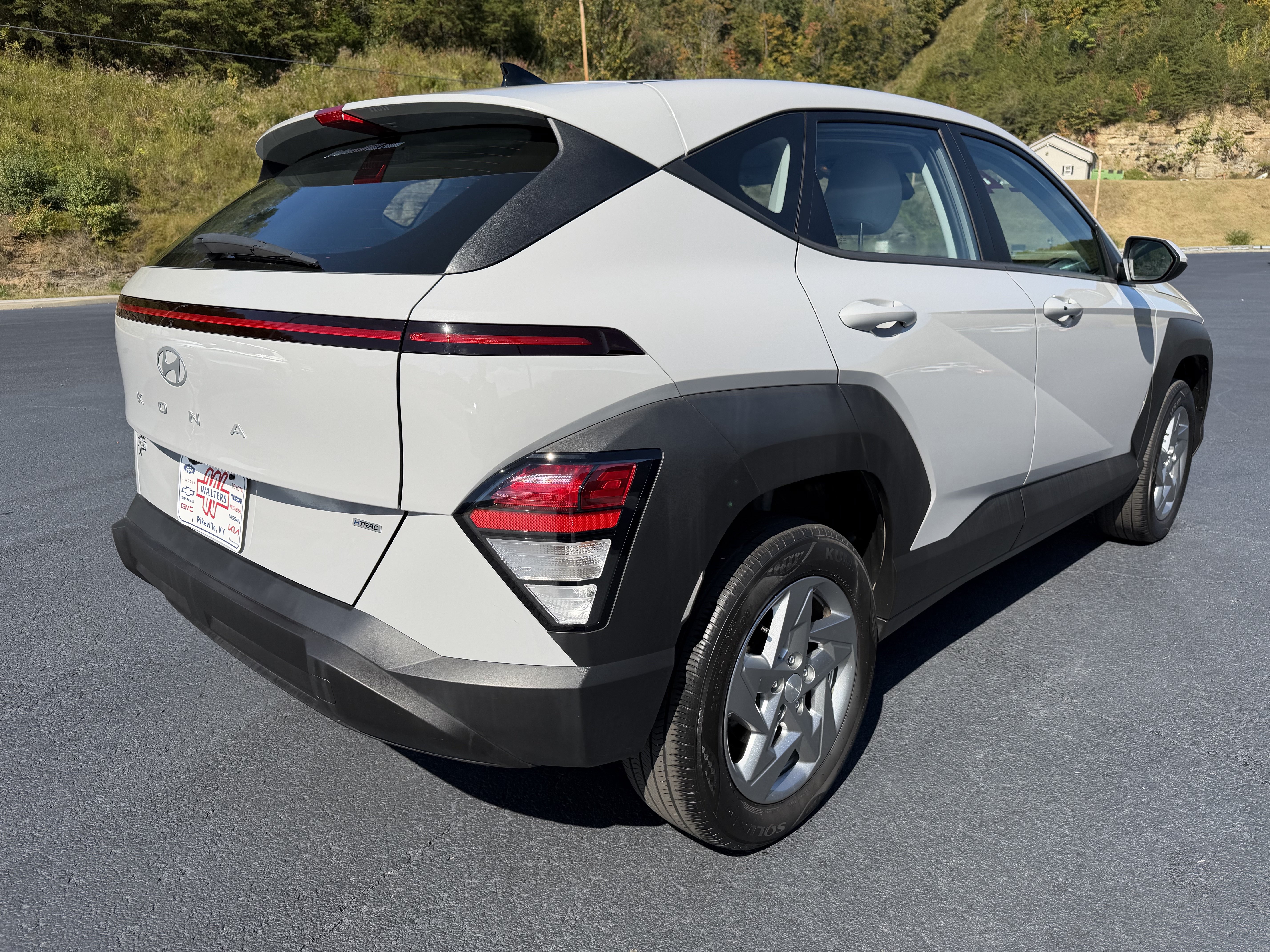 Used 2024 Hyundai Kona SE AWD/4WD image 7