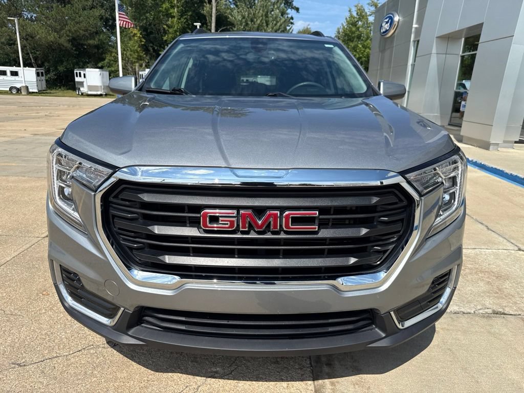 Used 2024 GMC Terrain SLE w/ Driver Convenience Package FWD image 32