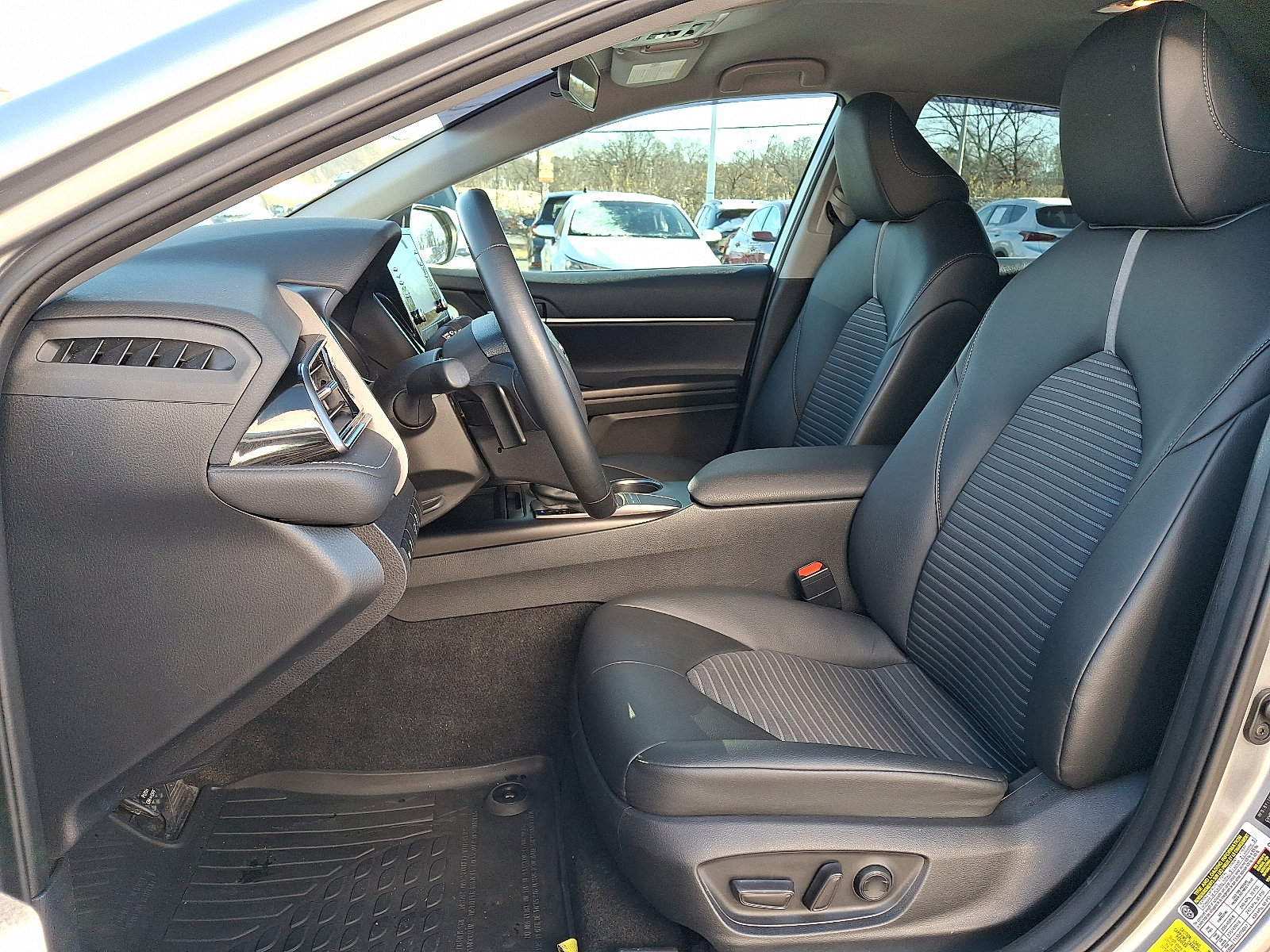 Used 2022 Toyota Camry SE image 15