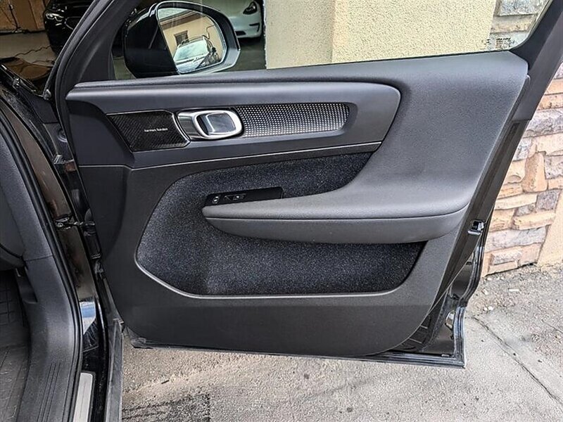 Used 2021 Volvo XC40 P8 Recharge w/ Advanced Package AWD/4WD image 30