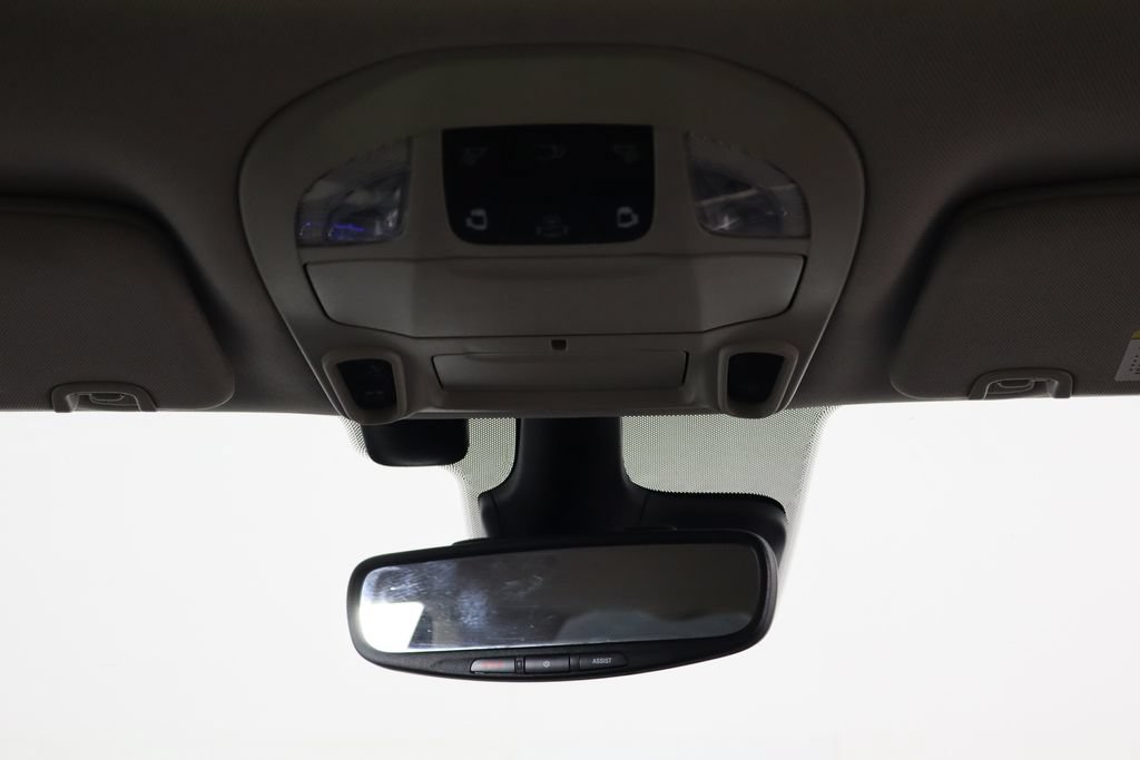 Used 2017 Chrysler Pacifica Limited w/ UConnect Theater Package FWD image 27