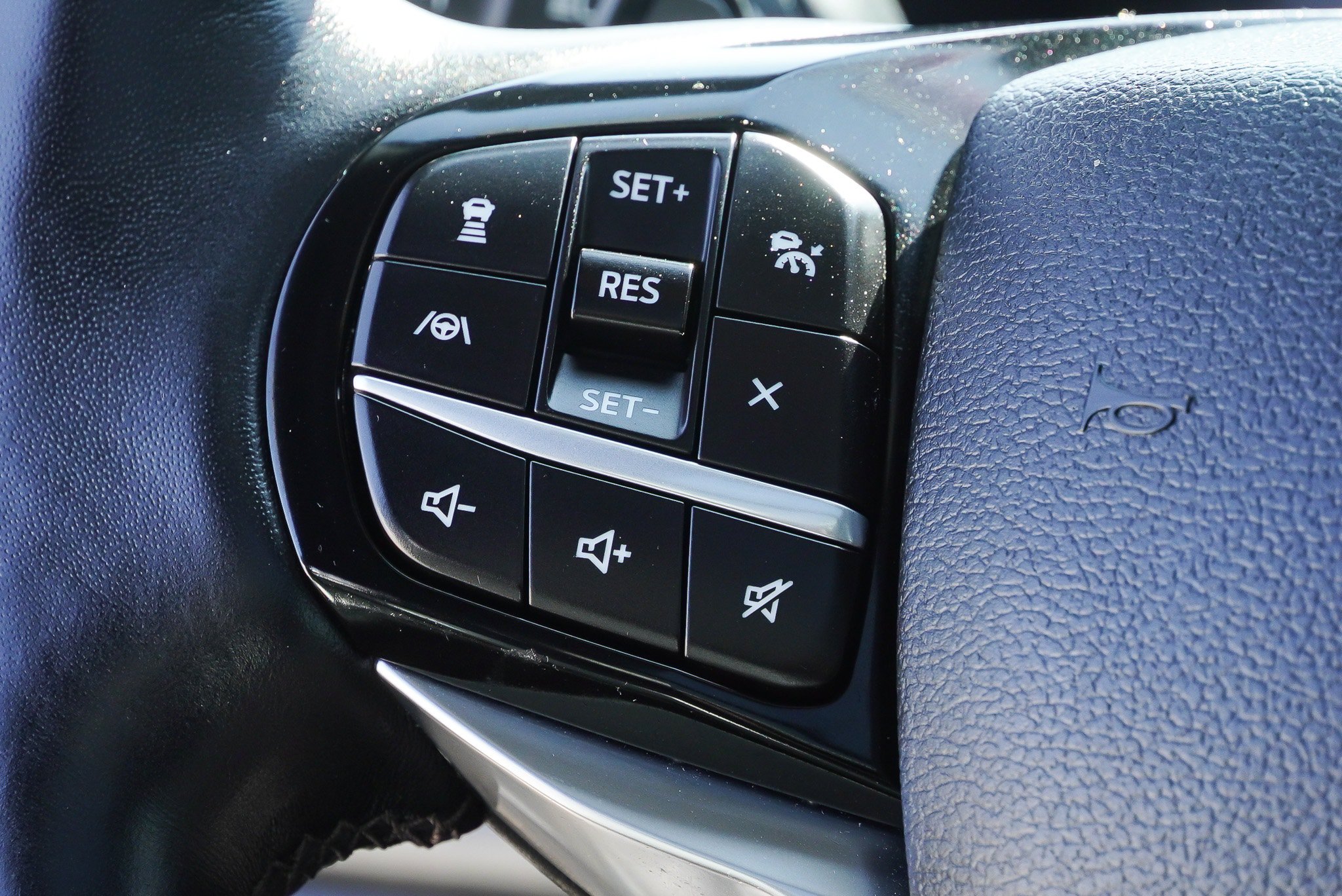 Used 2021 Ford Explorer Platinum w/ Equipment Group 601A AWD/4WD image 40