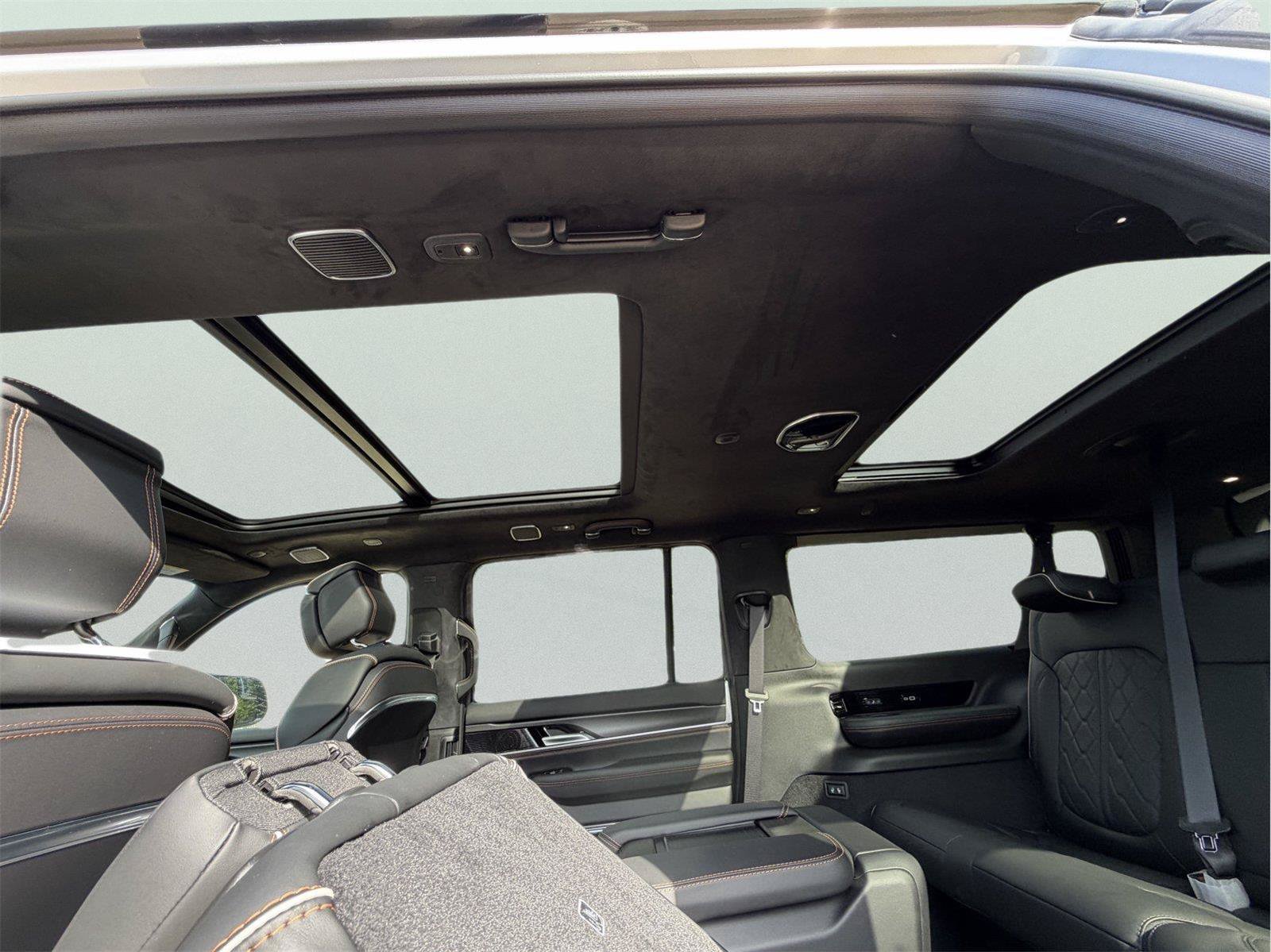 New 2026 Jeep Grand Wagoneer L Summit AWD/4WD image 19