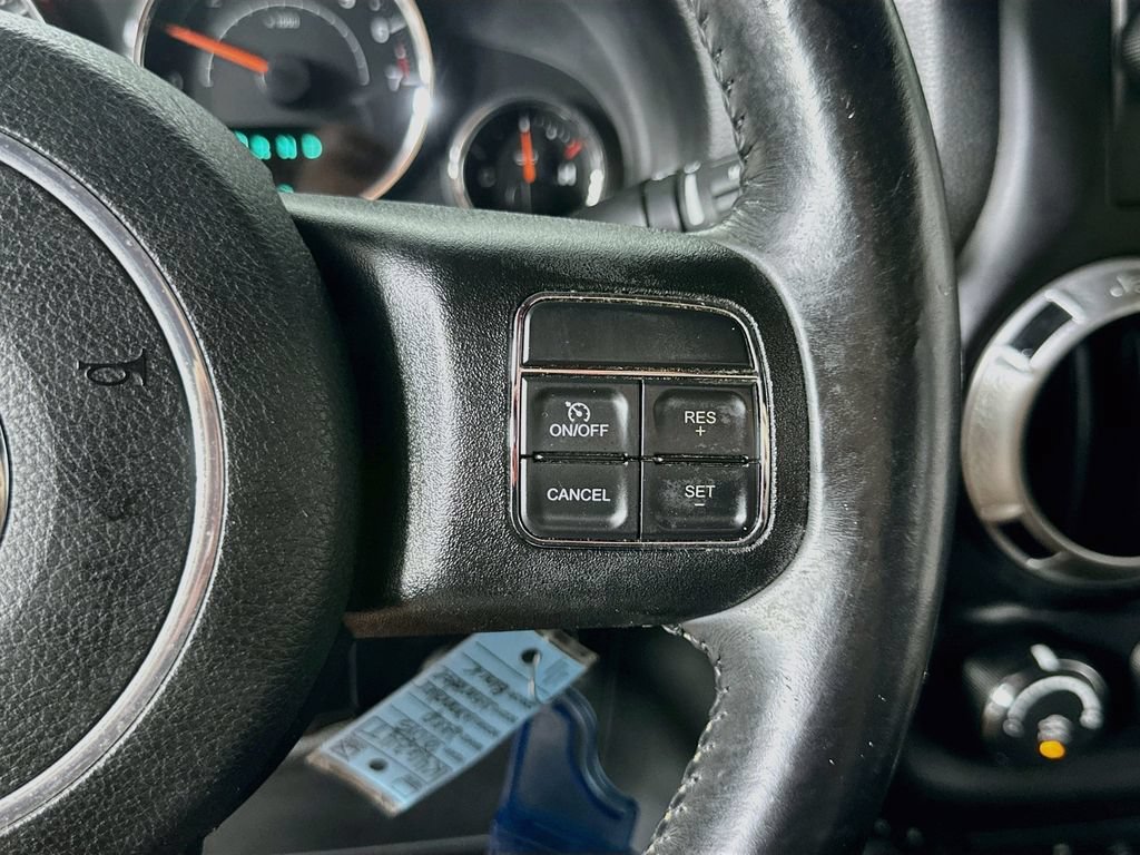 Used 2015 Jeep Wrangler Unlimited Rubicon AWD/4WD image 24