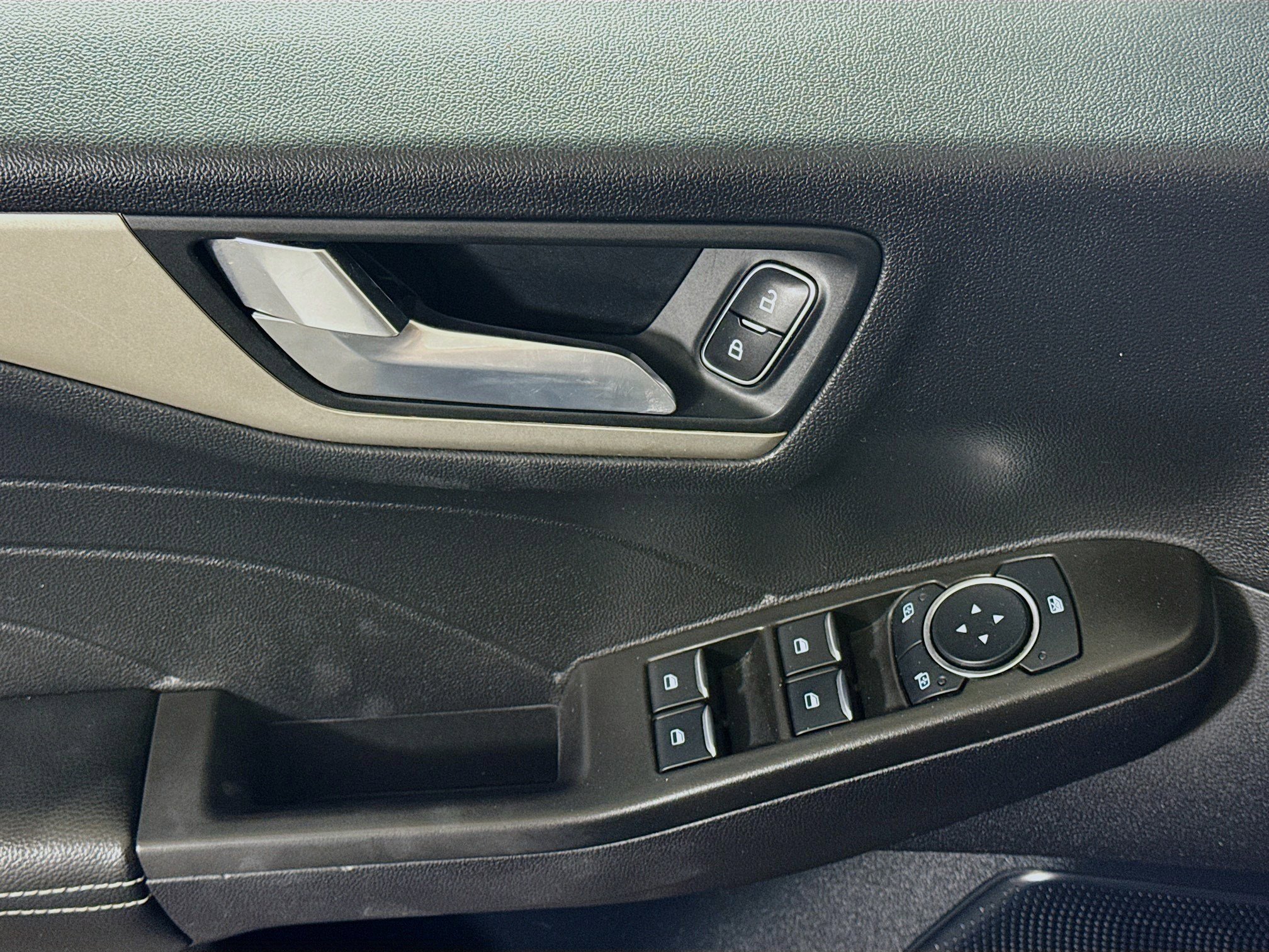 Used 2021 Ford Escape SE w/ Cold Weather Package image 24