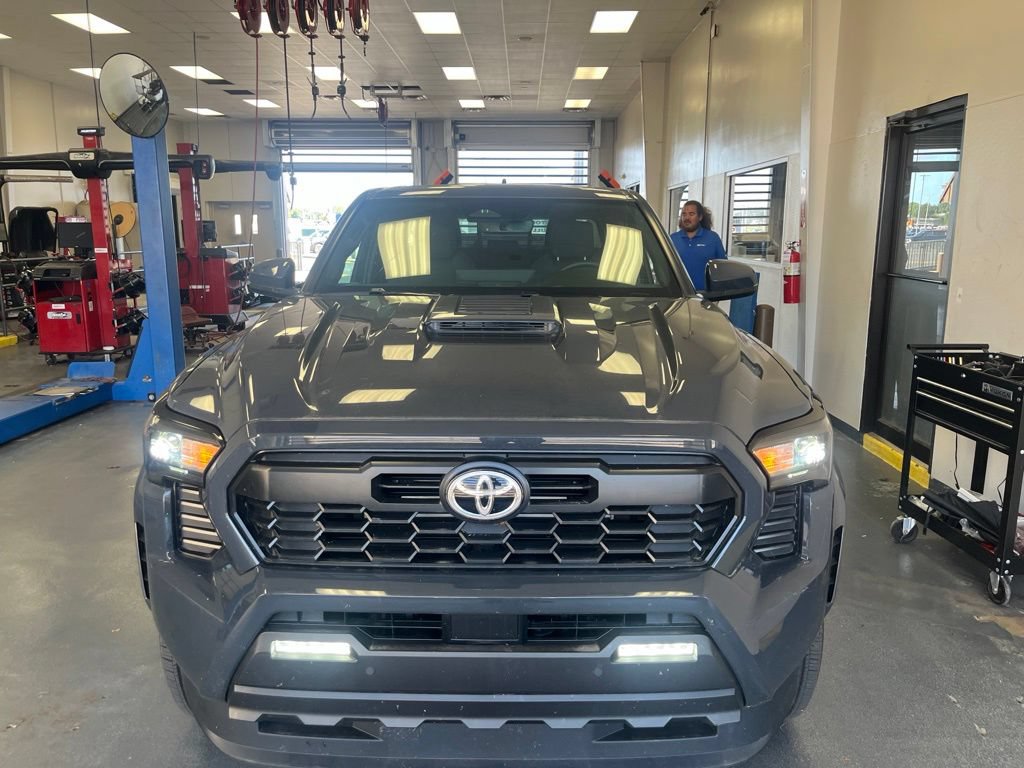 Used 2025 Toyota Tacoma TRD Sport w/ TRD Sport Upgrade Package AWD/4WD image 8