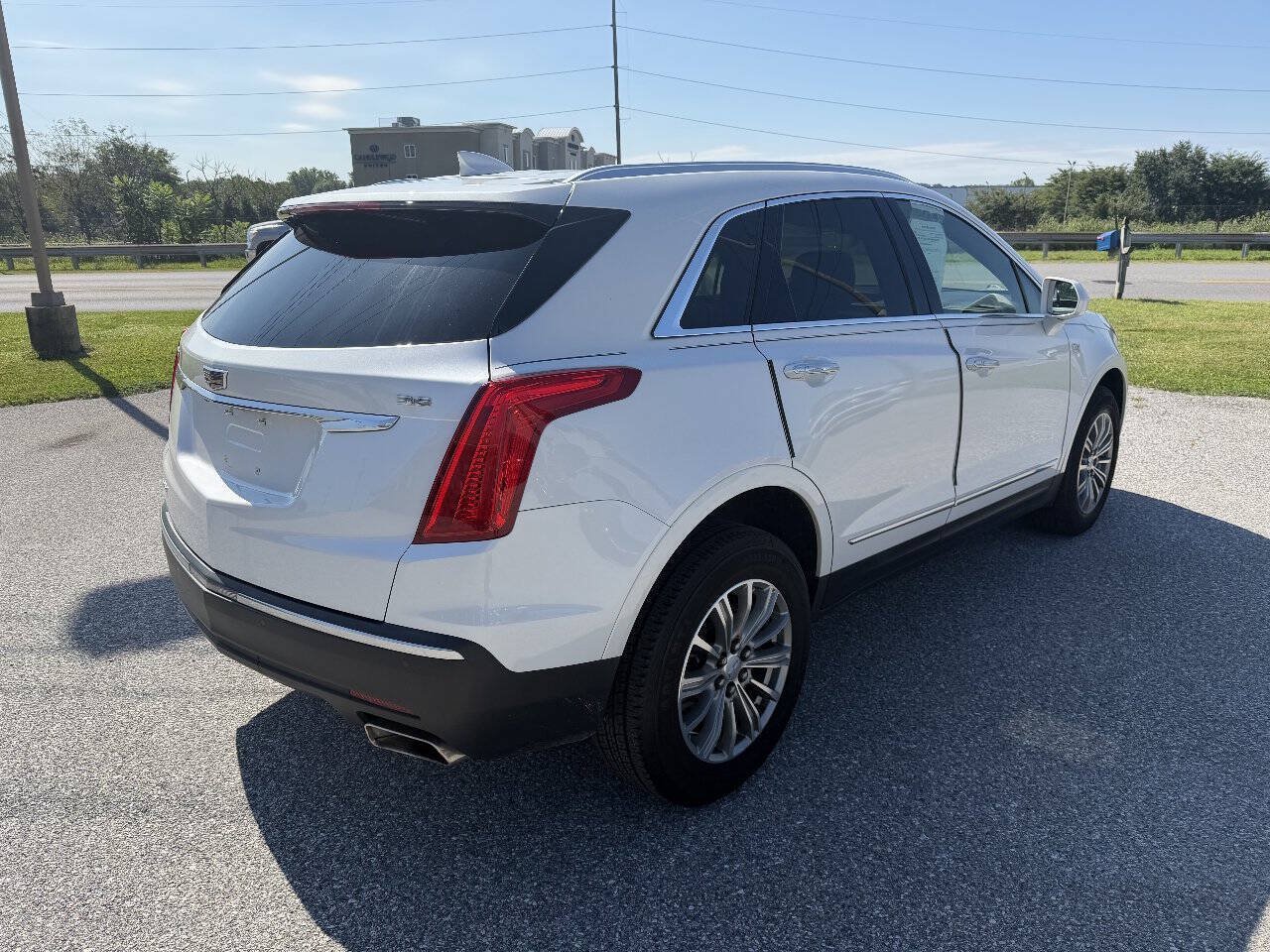Used 2018 Cadillac XT5 Luxury w/ Driver Awareness Package AWD/4WD image 6