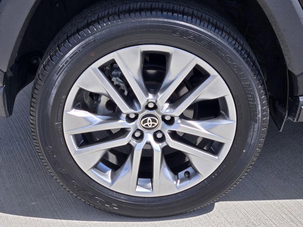 Used 2022 Toyota RAV4 XLE Premium image 10