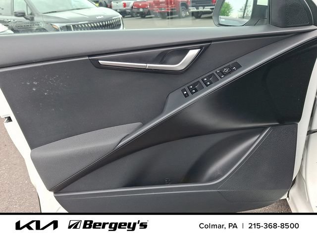 Certified 2024 Kia Niro LX FWD image 15