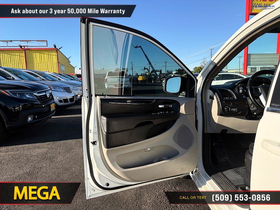 Used 2011 Chrysler Town & Country Touring FWD image 23