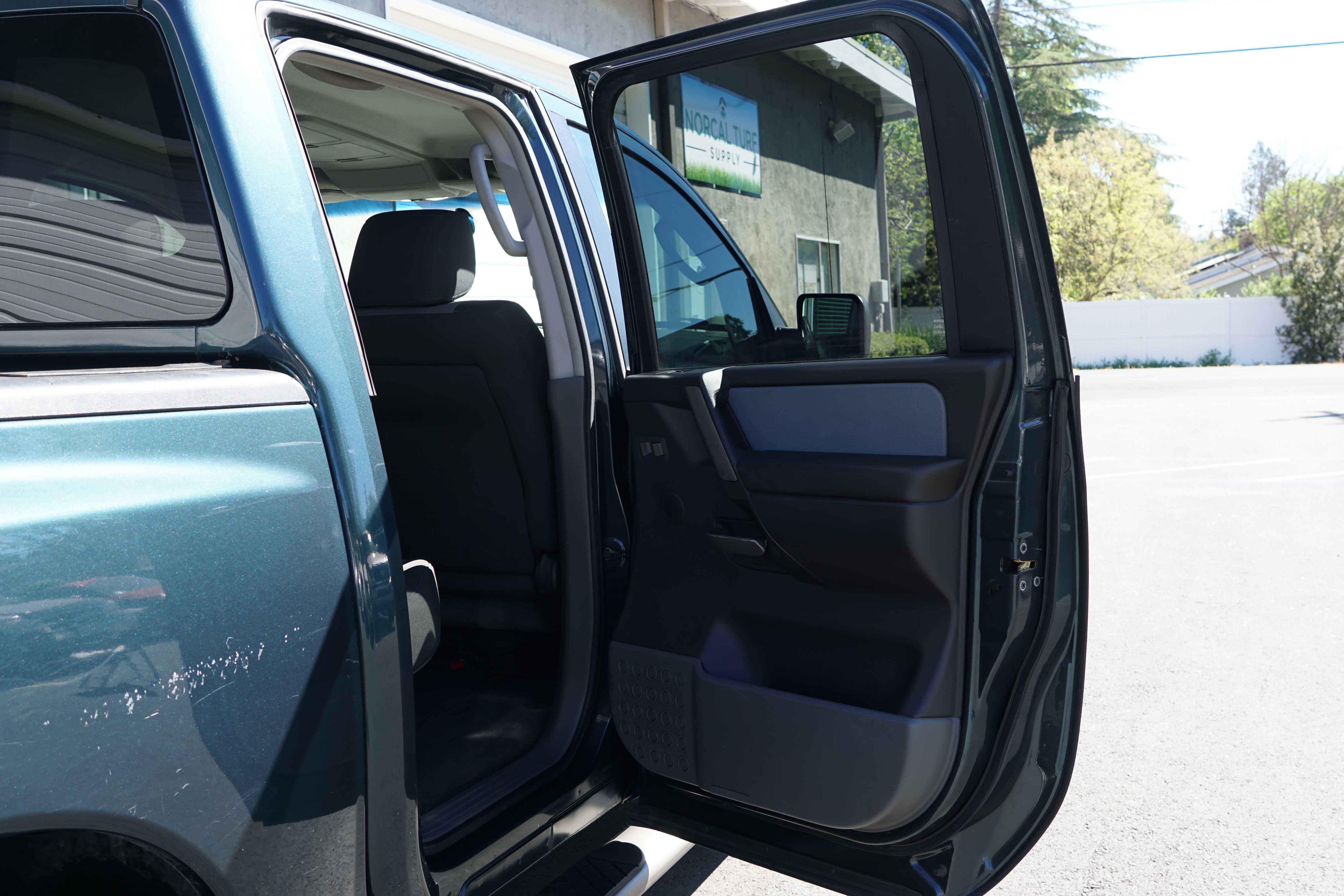 Used 2005 Nissan Titan XE image 27