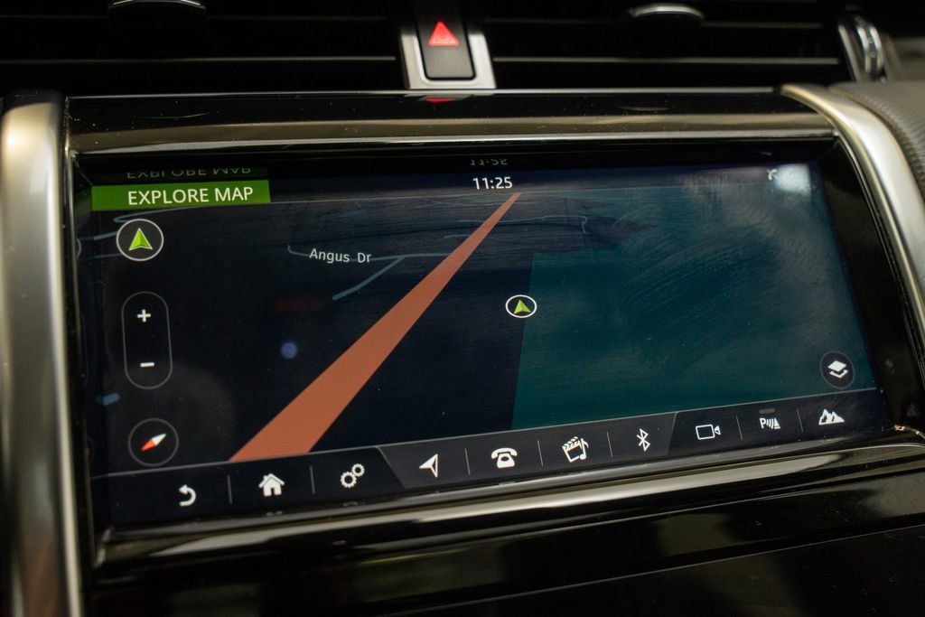 Used 2020 Land Rover Discovery Sport SE R-Dynamic image 16