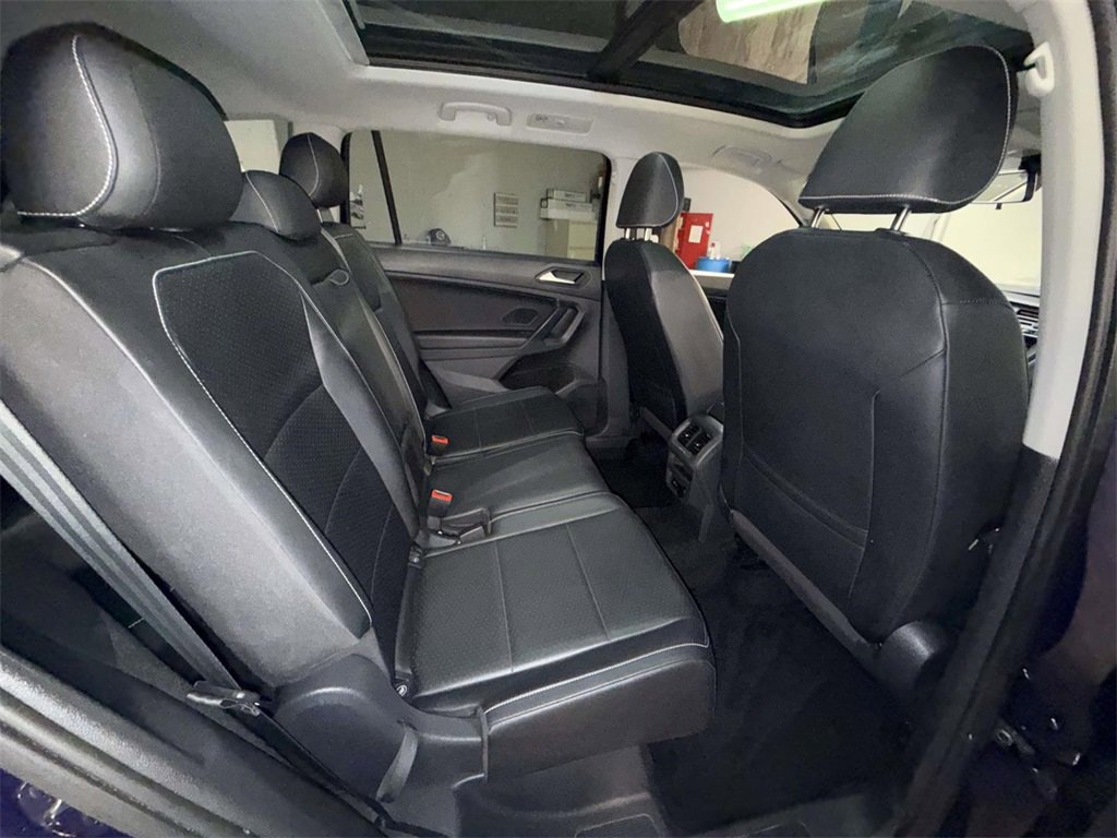 Used 2021 Volkswagen Tiguan SE image 16