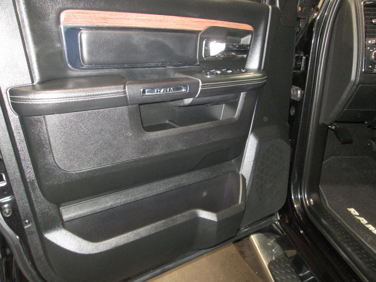 Used 2018 RAM 1500 Laramie w/ Convenience Group image 30