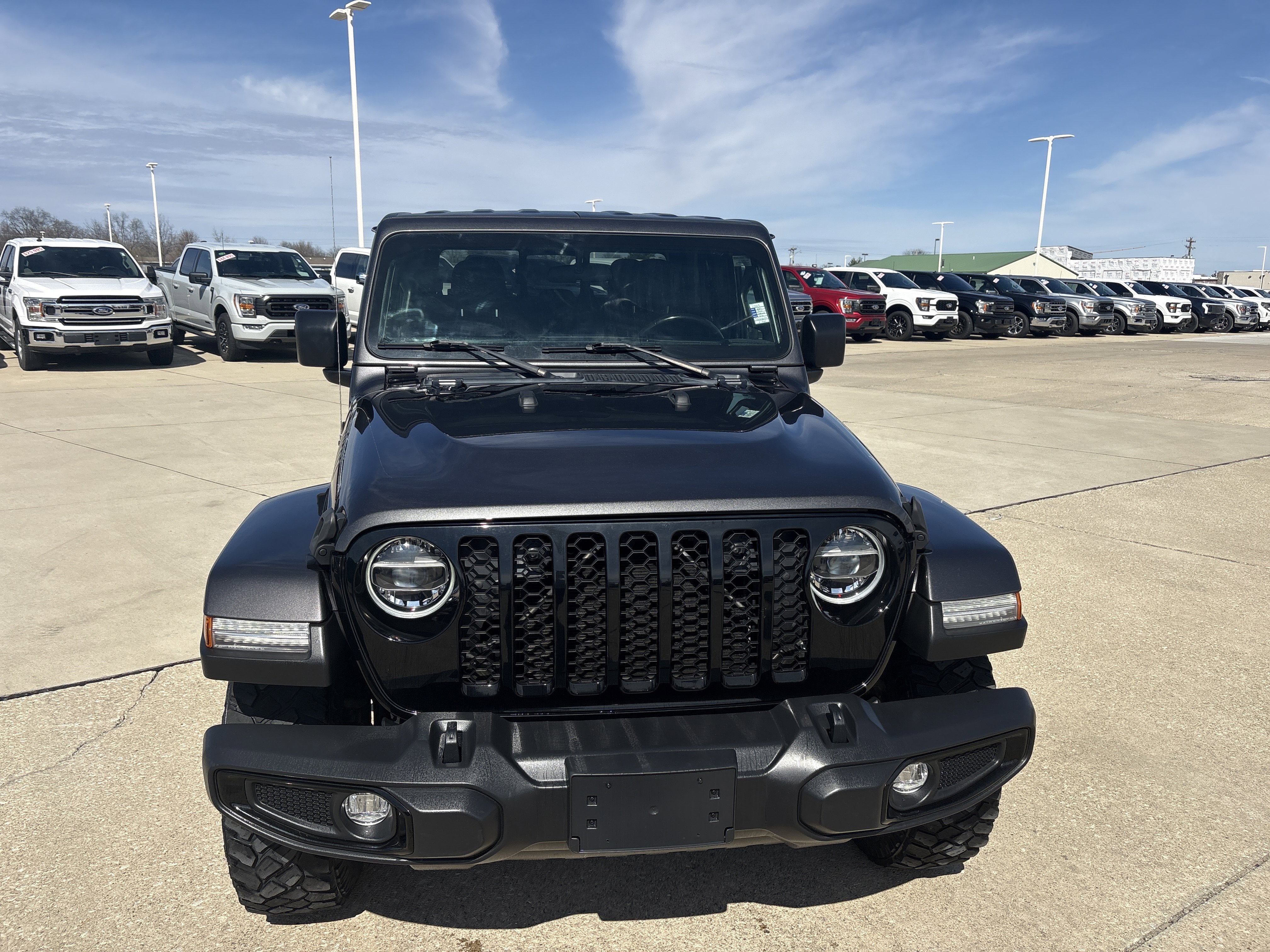 Used 2021 Jeep Gladiator Willys image 2